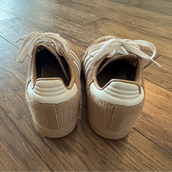 Aiddias Tan Sneakers - Picture 4 of 5